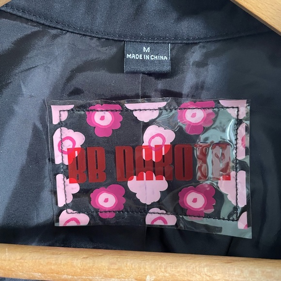 Goth-style black short trench coat - Picture 4 of 4